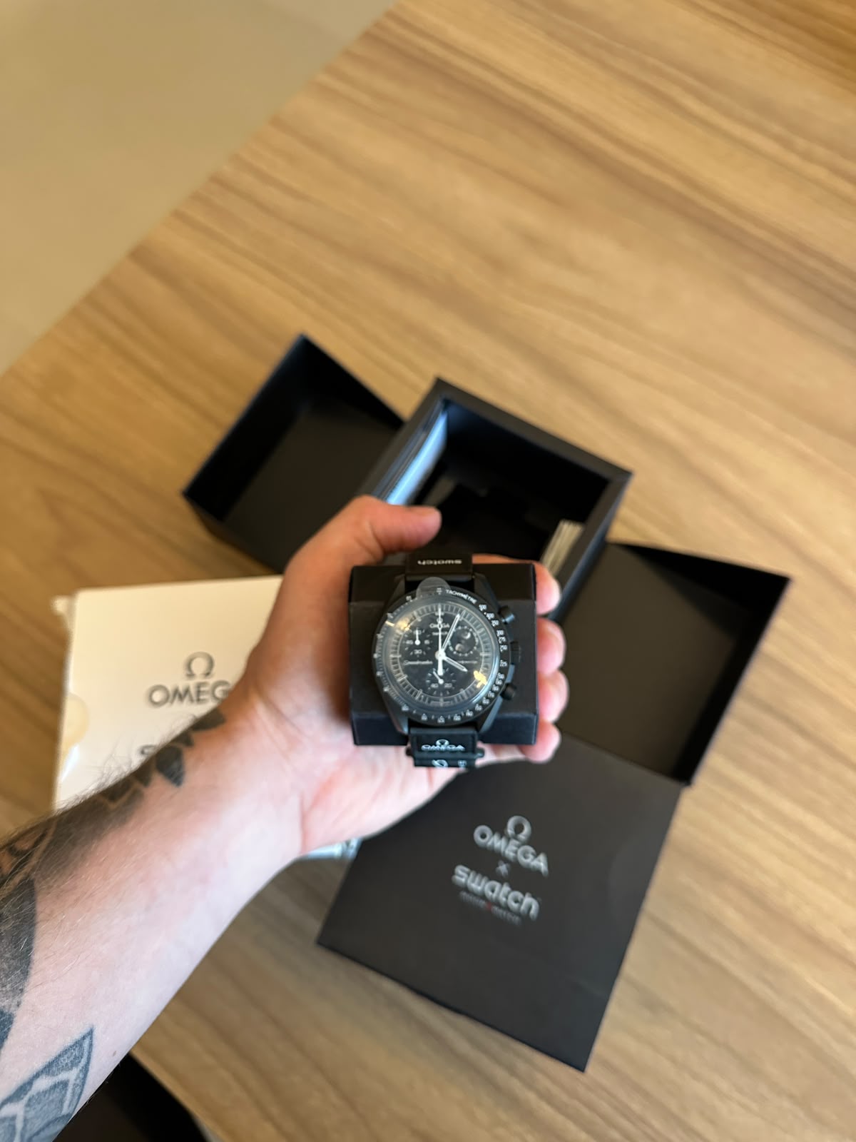 MoonSwatch Mission Moonphase Snoopy Black